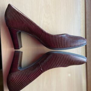 Nurture 9 M Brown Lizard Embossed Leather Pumps Heels